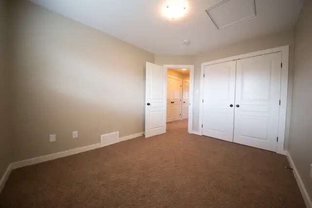 Breahill Townhouse with Garage - Available May 15th! - Photo 8
