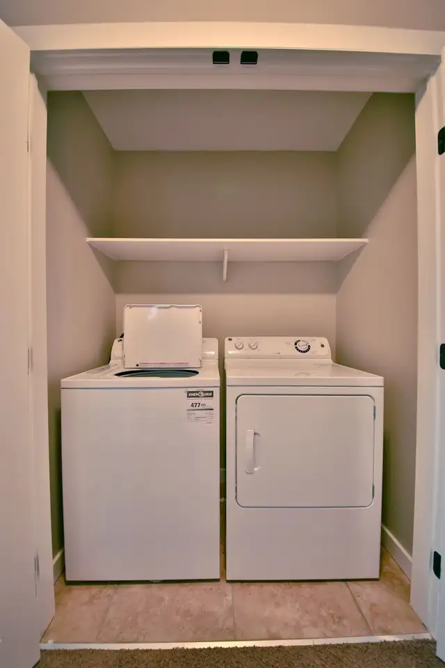 Breahill Townhouse with Garage - Available May 15th! - Photo 10