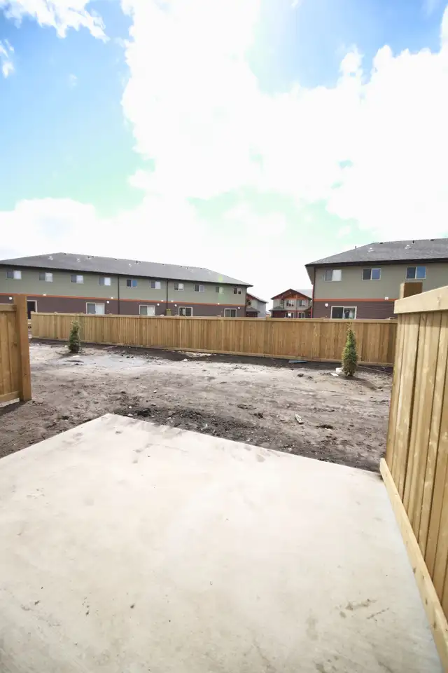 Breahill Townhouse with Garage - Available May 15th! - Photo 11
