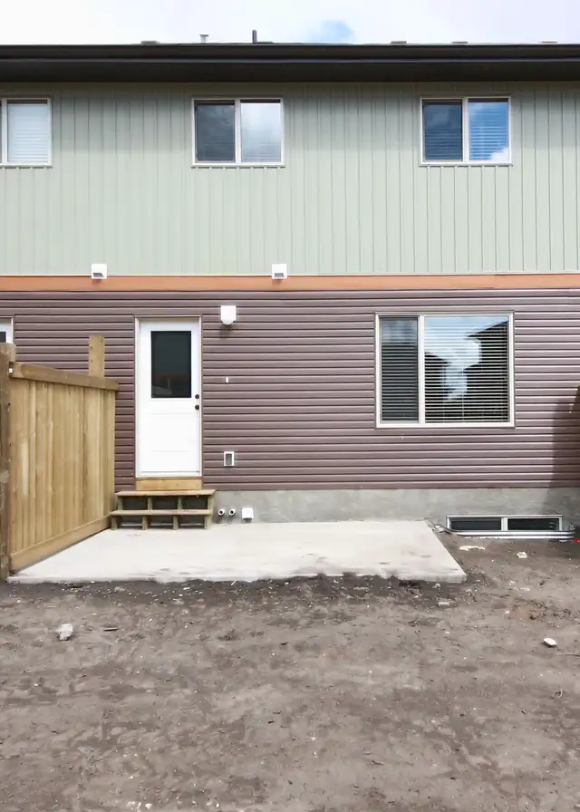 Breahill Townhouse with Garage - Available May 15th! - Photo 13
