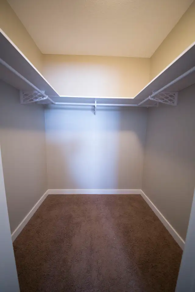 Breahill Townhouse with Garage - Available May 15th! - Photo 14