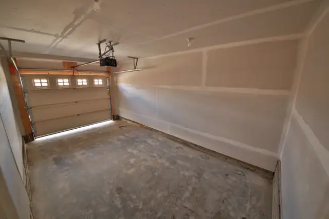 Breahill Townhouse with Garage - Available May 15th! - Photo 15