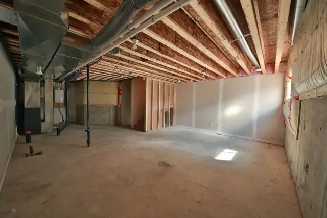 Breahill Townhouse with Garage - Available May 15th! - Photo 16
