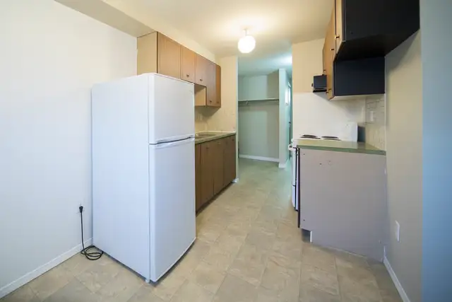 Budget Friendly Alberta Side One Bedroom Apartment - Photo 3