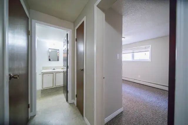 Budget Friendly Alberta Side One Bedroom Apartment - Photo 4