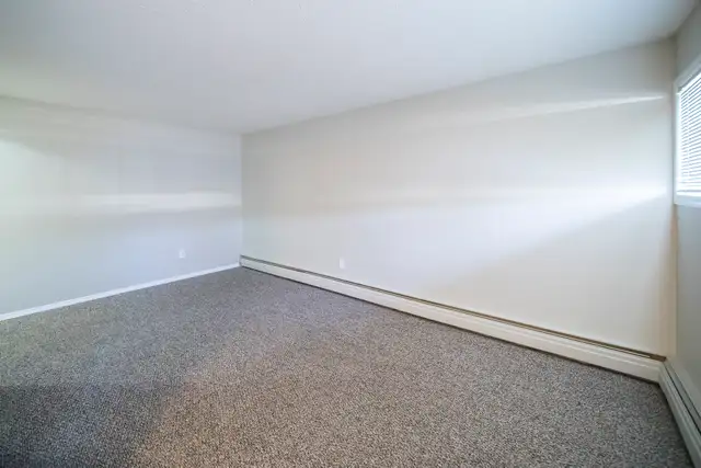 Budget Friendly Alberta Side One Bedroom Apartment - Photo 8