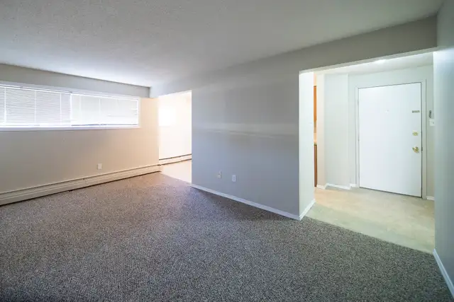 Budget Friendly Alberta Side One Bedroom Apartment - Photo 12