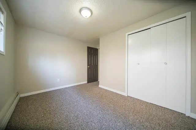 Budget Friendly Alberta Side One Bedroom Apartment - Photo 13
