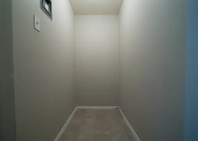Budget Friendly Alberta Side One Bedroom Apartment - Photo 14