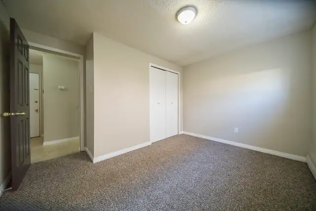 Budget Friendly Alberta Side One Bedroom Apartment - Photo 15