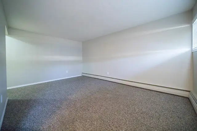 Budget Friendly Alberta Side One Bedroom Apartment - Photo 16