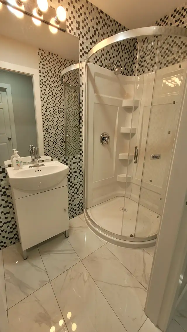 Private Room/Private Washroom – Female Only | Fleetwood Centre - Photo 3