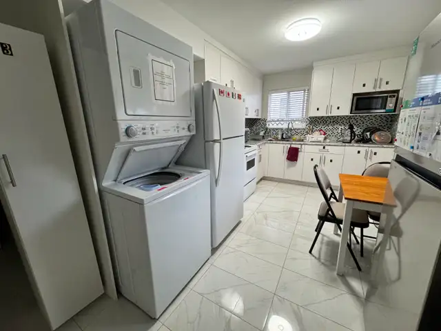 Private Room/Private Washroom – Female Only | Fleetwood Centre - Photo 5