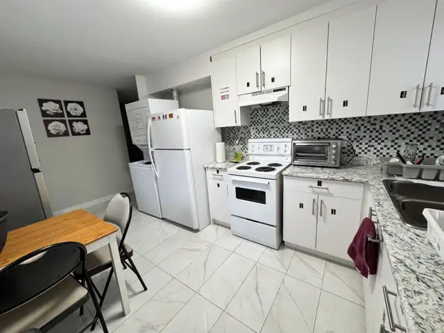 Private Room/Private Washroom – Female Only | Fleetwood Centre - Photo 6