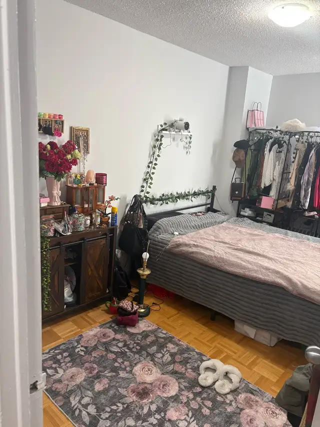 Private Room for rent Midtown prime