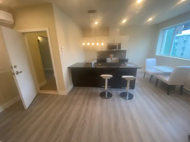 Studio Moderne Semi-Meublé – Greenfield Park – 995$/mois.