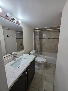 2 bedroom walk in basement near sqaure one mississauga - Photo 4