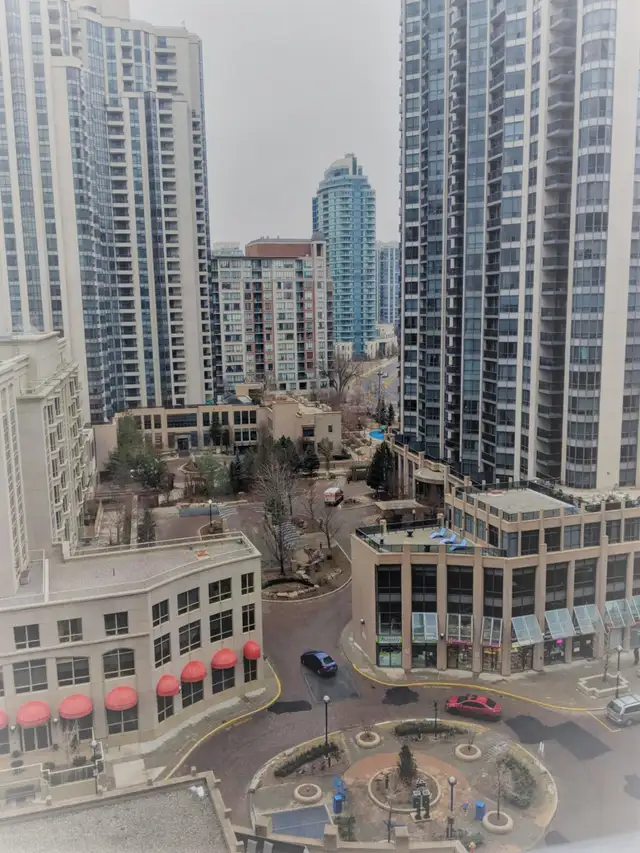 Yonge & Finch- FULLY FURNISHED 2 BEDROOM APARTMENT WITH PARKING - Photo 2