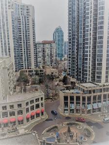 Yonge & Finch- FULLY FURNISHED 2 BEDROOM APARTMENT WITH PARKING - Photo 2