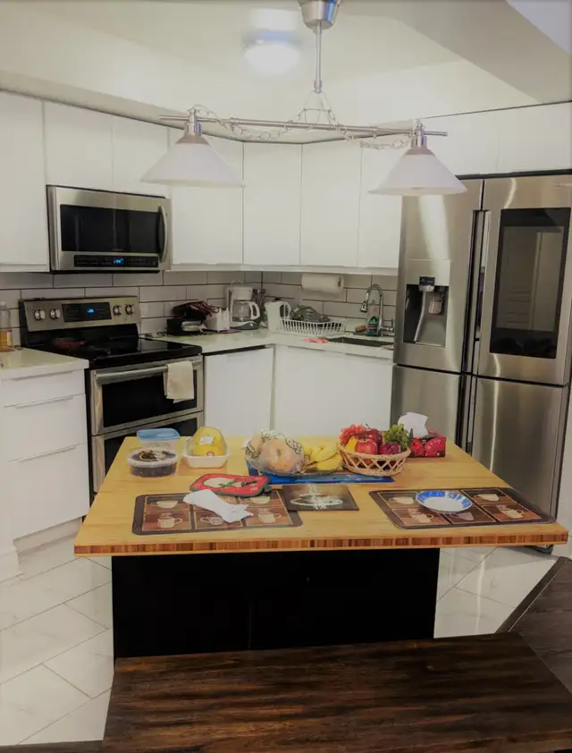 Yonge & Finch- FULLY FURNISHED 2 BEDROOM APARTMENT WITH PARKING - Photo 3