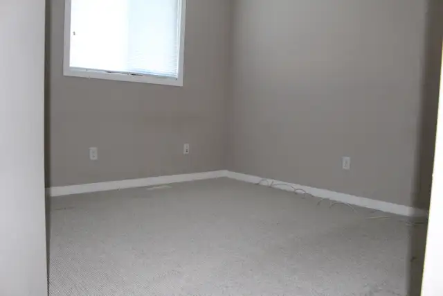 Spacious 3 Bed, 2.5 Bath Home in Terwillegar Towne - Photo 3