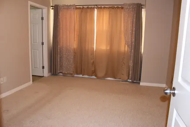 Spacious 3 Bed, 2.5 Bath Home in Terwillegar Towne - Photo 5