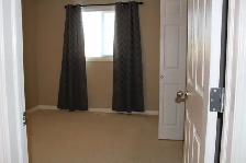 Spacious 3 Bed, 2.5 Bath Home in Terwillegar Towne - Photo 8