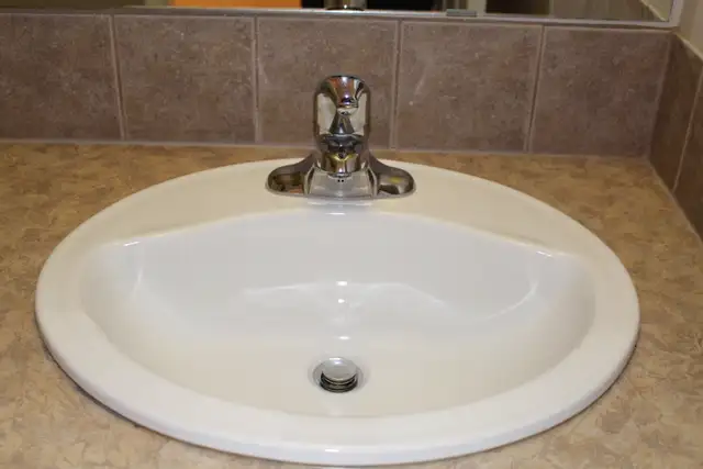 Spacious 3 Bed, 2.5 Bath Home in Terwillegar Towne - Photo 10