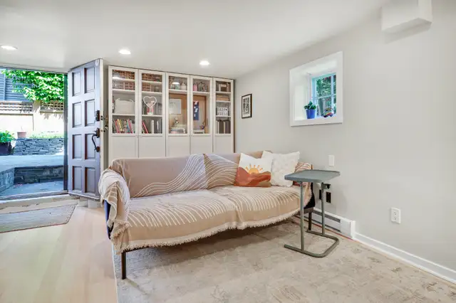 $2,100 1BR Garden Suite, Laundry, Patio, Parking, Dogs ok - Photo 6