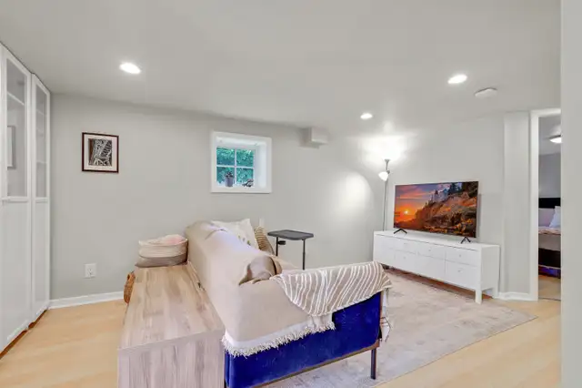 $2,100 1BR Garden Suite, Laundry, Patio, Parking, Dogs ok - Photo 7