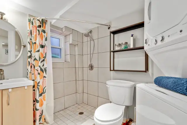 $2,100 1BR Garden Suite, Laundry, Patio, Parking, Dogs ok - Photo 9
