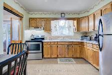 Bright & Spacious Room for Rent – Applewood Heights, Mississauga - Photo 2