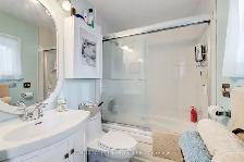 Bright & Spacious Room for Rent – Applewood Heights, Mississauga - Photo 8