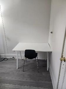 Room for rent, 2nd floor, all included, Christie and St.Clair - Photo 3