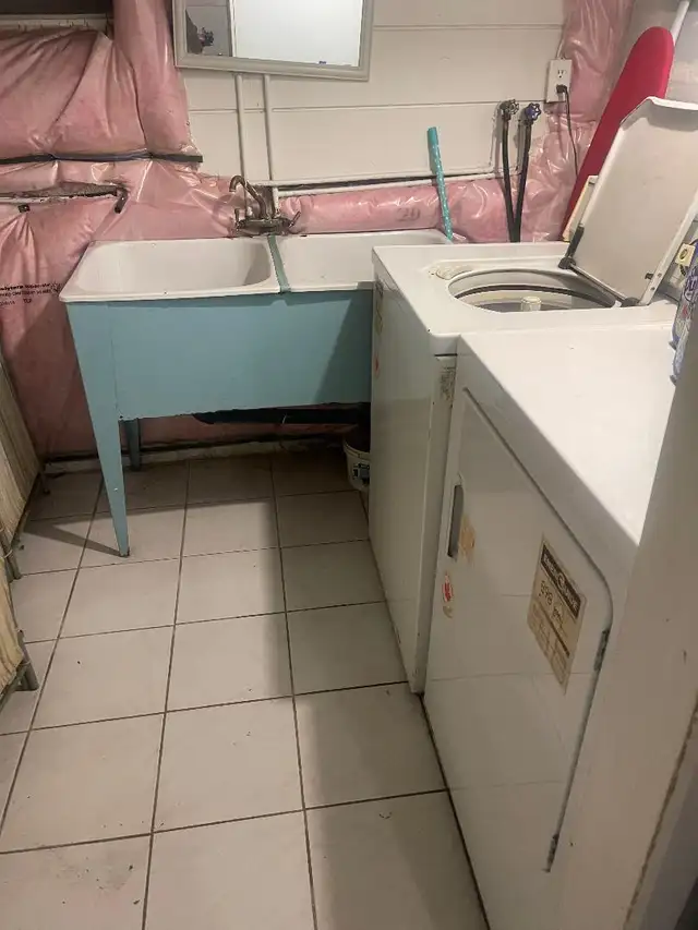 Private room fully furnished (BASEMENT GIRL ONLY) Malton  $600 - Photo 6