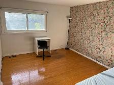 Bright & Spacious Room for Rent – Applewood Heights, Mississauga - Photo 5
