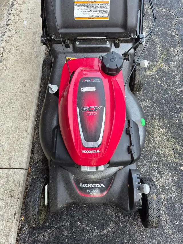Honda gas lawn mower - self propelled - Photo 3
