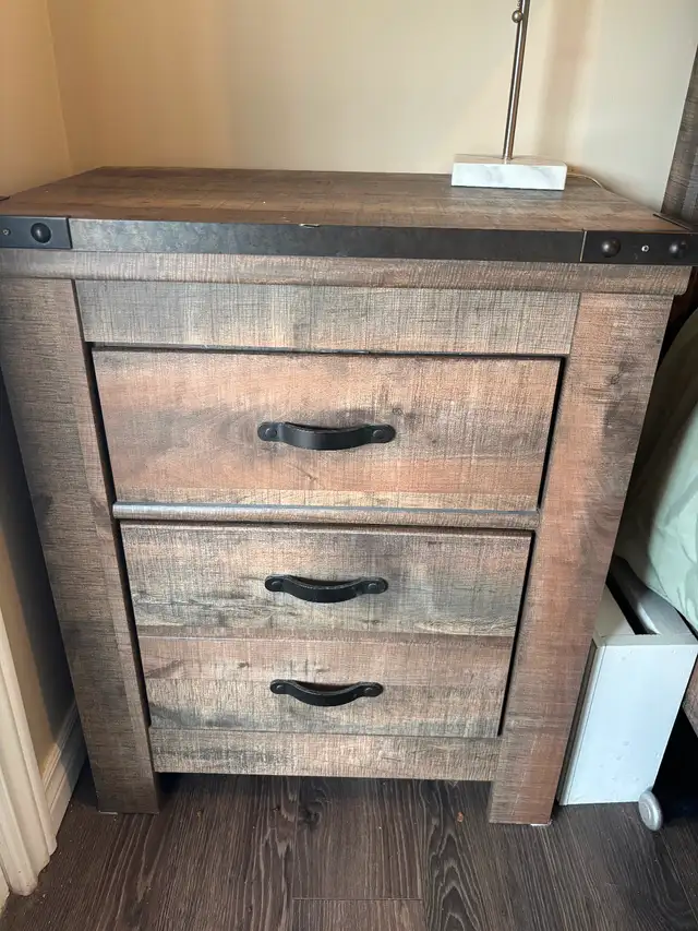 4 Piece Queen Bedroom Set - Photo 2