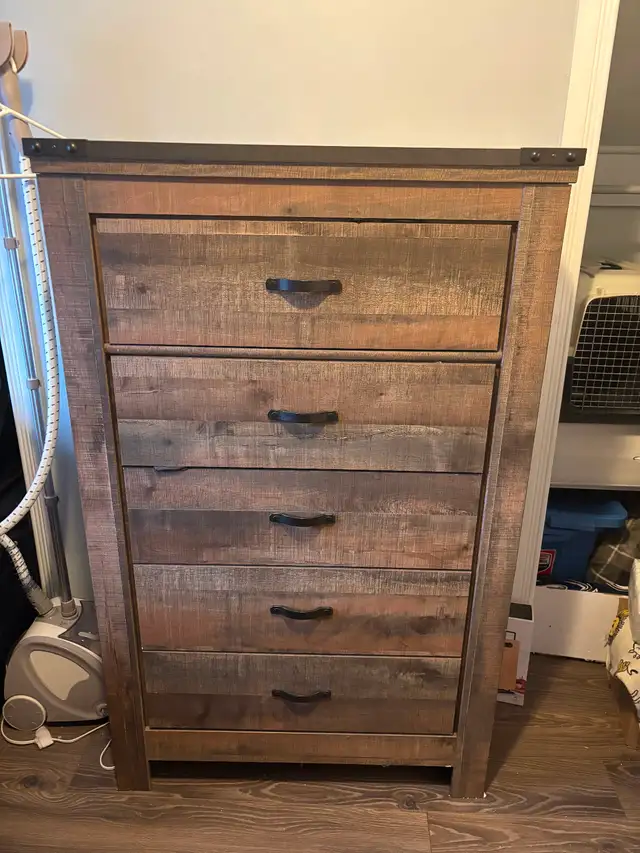 4 Piece Queen Bedroom Set - Photo 3