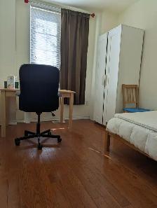 Cozy Bright Room Private Bath Parking @York University Village