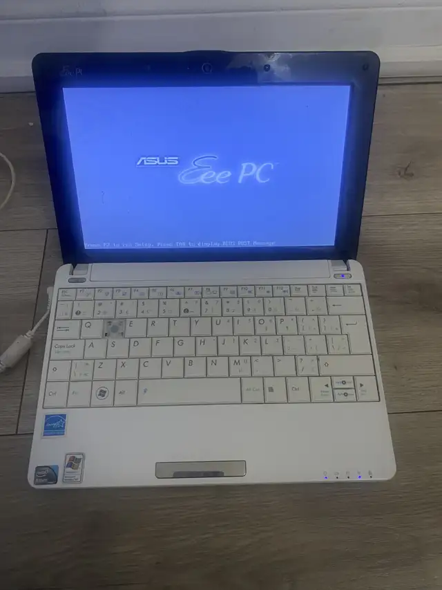 ASUS Eee PC Seashell 1005HA-MU17-WT 10.1-Inch White Netbook