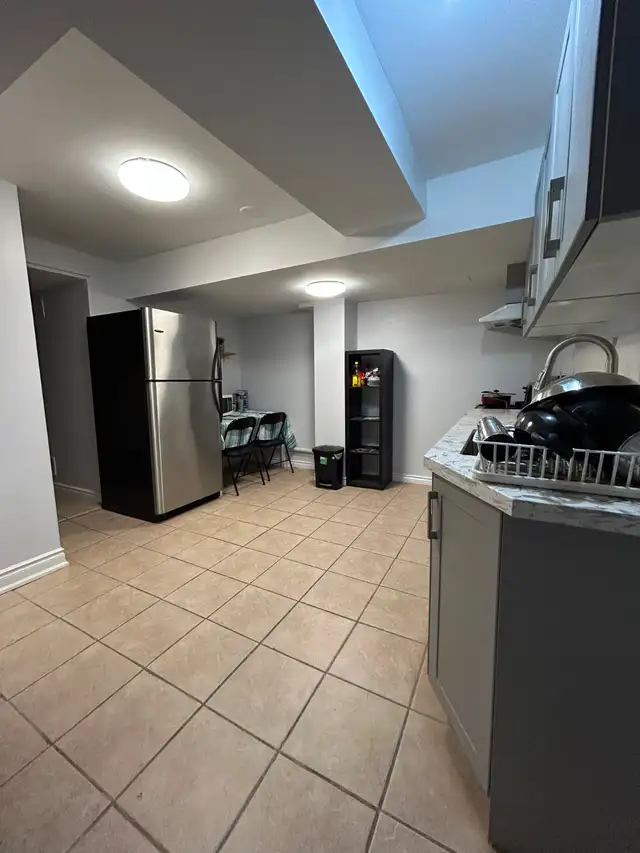 Shared room available in Scarborough - Photo 3