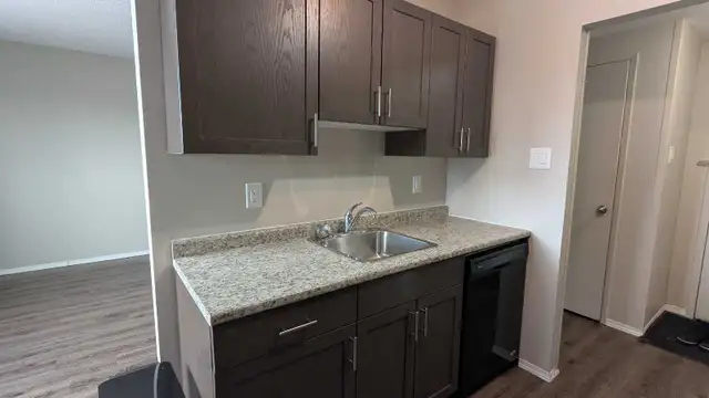 2 Bedroom, $500 off rent, Available Immediately
