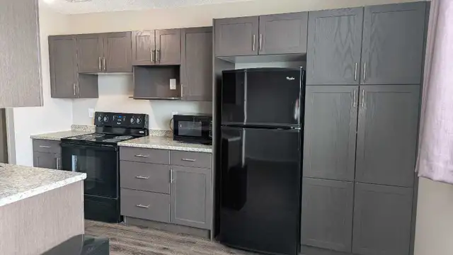 2 Bedroom, $500 off rent, Available Immediately - Photo 2