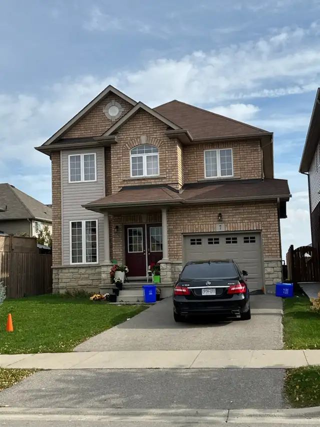House for sale  - all brick, 9' ceiling, - Hamilton mountain