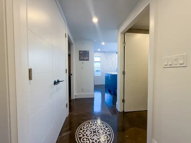 Luxury Fully Renovated Corner Unit with Huge Private Deck & View - Photo 2