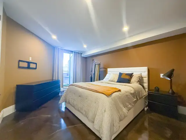 Luxury Fully Renovated Corner Unit with Huge Private Deck & View - Photo 4