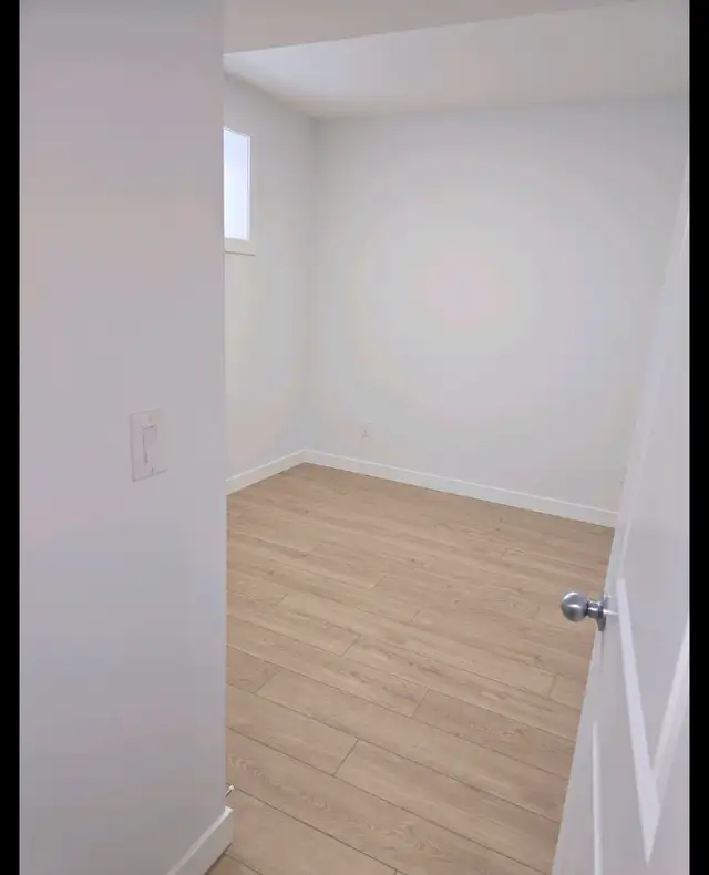 LEGAL 1 BEDROOM BASEMENT FOR RENT! $1200 including utilities - Photo 4