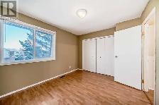 3 Bedroom townhouse next to Peter Laugheed Hospital, LRT station - Photo 4