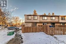 3 Bedroom townhouse next to Peter Laugheed Hospital, LRT station - Photo 10